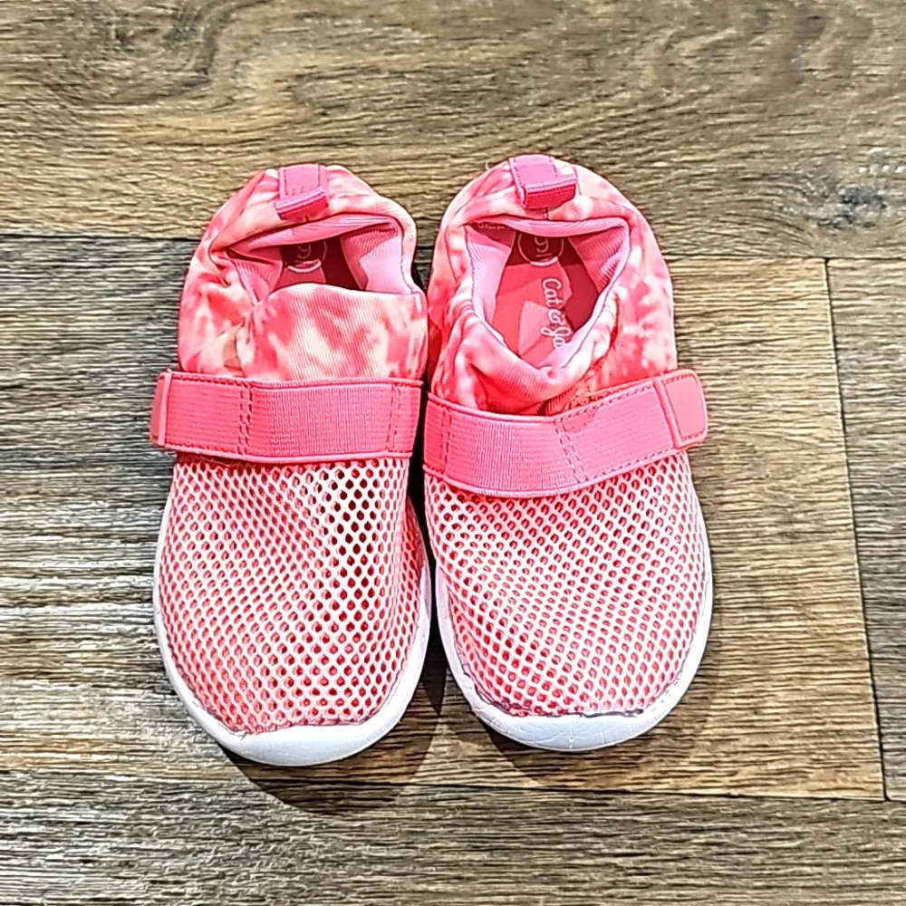 Cat & Jack girls size 9 water shoes